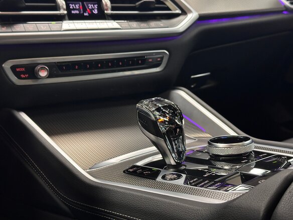 2021 BMW X6 40d III (G06), чёрный, 9300000 рублей - вид 20
