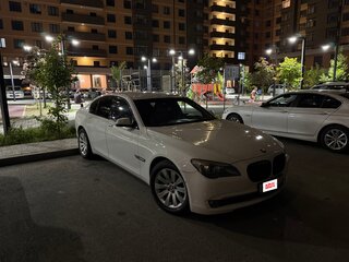 2009 BMW 7 серии 740i V (F01/F02/F04), белый, 1299999 рублей, вид 3