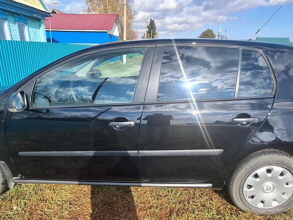 2006 Volkswagen Golf V, чёрный, 550000 рублей - вид 2