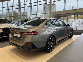 2026 BMW 5 серии 530i xDrive VIII (G60/G61/G68), серый, 10800000 рублей, вид 5