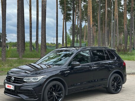 2022 Volkswagen Tiguan II Рестайлинг, чёрный, 3400000 рублей, вид 3