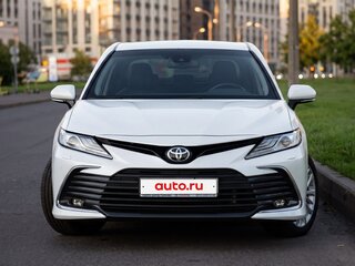 2022 Toyota Camry VIII (XV70) Рестайлинг, белый, 3250000 рублей, вид 2