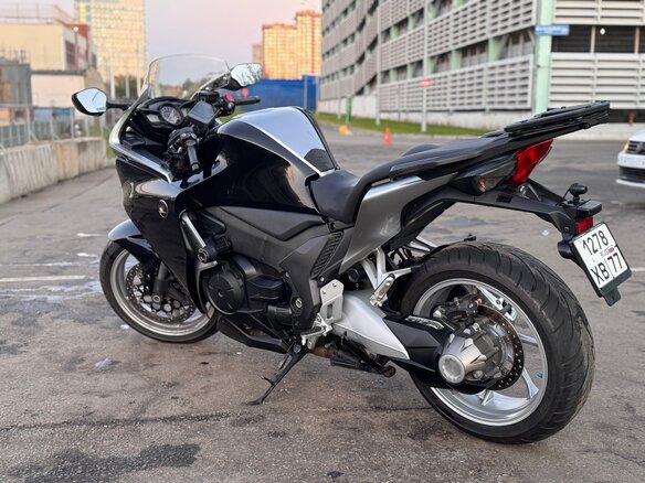 2011 Honda VFR 1200, чёрный, 840000 рублей - вид 3