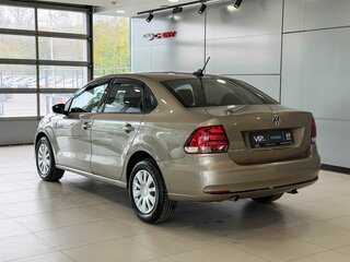 2017 Volkswagen Polo V Рестайлинг, бежевый, 1075000 рублей, вид 4