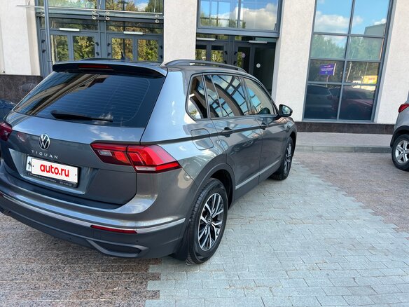 2021 Volkswagen Tiguan II Рестайлинг, серый, 2790000 рублей - вид 2
