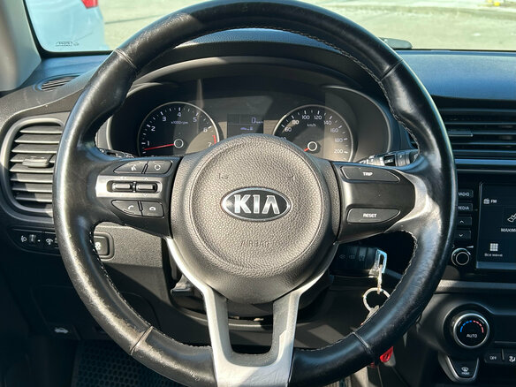 2018 Kia Rio X-Line IV, белый, 1200000 рублей - вид 9