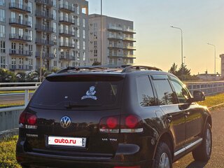 2008 Volkswagen Touareg I Рестайлинг, чёрный, 1380000 рублей, вид 5