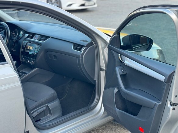 2016 Skoda Octavia III (A7), бежевый, 1250000 рублей - вид 14