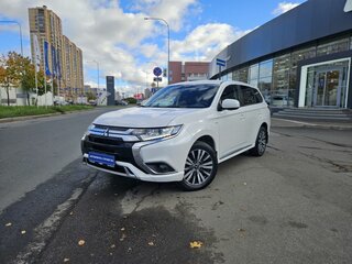 2022 Mitsubishi Outlander III Рестайлинг 3, белый, 2450000 рублей, вид 1