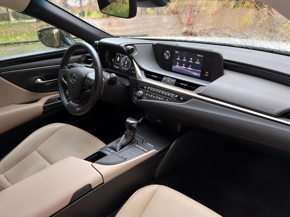 2020 Lexus ES 300h VII, белый, 4200000 рублей - вид 11