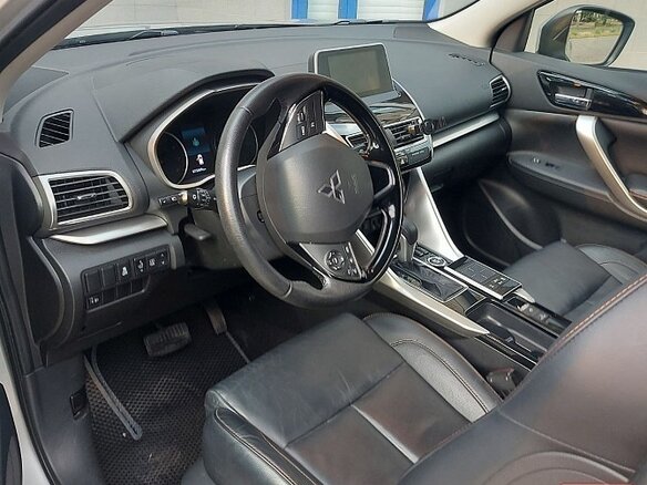 2019 Mitsubishi Eclipse Cross I, серебристый, 2150000 рублей - вид 4
