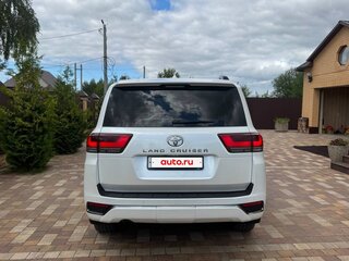 2021 Toyota Land Cruiser 300 Series, белый, 8600000 рублей, вид 4
