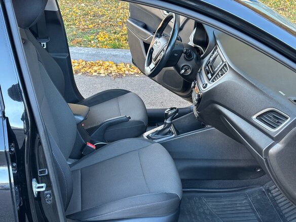 2018 Hyundai Solaris II, чёрный, 1350000 рублей - вид 13