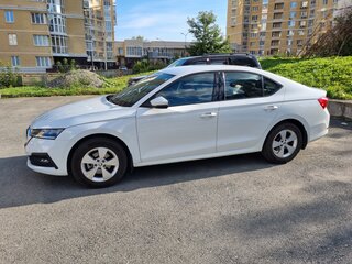 2021 Skoda Octavia IV (A8), белый, 2550000 рублей, вид 4