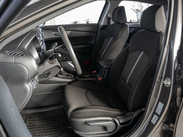 2019 Kia Cerato IV, серый, 1790000 рублей - вид 9