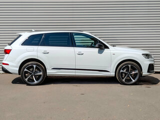 2020 Audi Q7 55 TFSI II (4M) Рестайлинг, белый, 5185000 рублей, вид 4