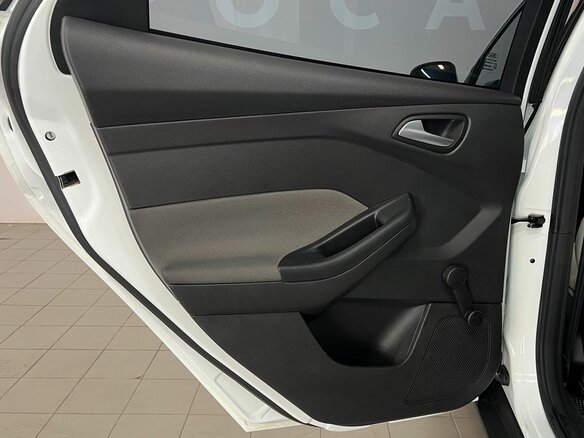 2011 Ford Focus III, белый, 650000 рублей - вид 19