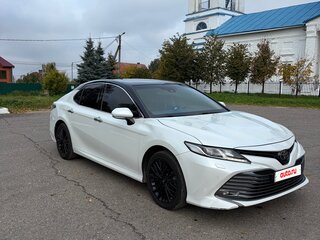 2018 Toyota Camry VIII (XV70), белый, 3250000 рублей, вид 3