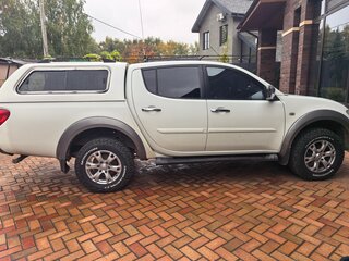2013 Mitsubishi L200 IV, белый, 1600000 рублей, вид 2
