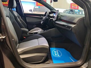 2025 Volkswagen Golf VIII Рестайлинг, чёрный, 3750000 рублей, вид 5