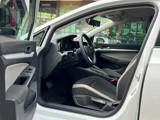 2023 Volkswagen Golf VIII, белый, 1560208 рублей, вид 5