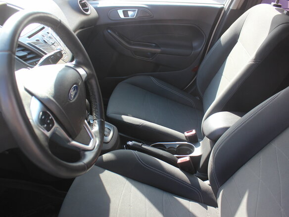 2015 Ford Fiesta Mk6 Рестайлинг, белый, 670000 рублей - вид 5