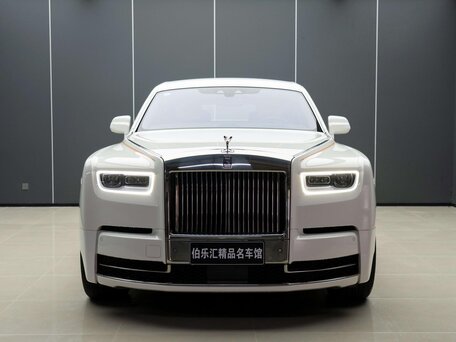 2023 Rolls-Royce Phantom Extended VIII Рестайлинг (Series II), белый, 49100000 рублей, вид 3