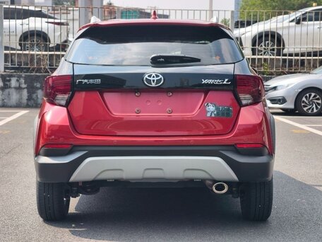 2023 Toyota Yaris L XP150 Рестайлинг, красный, 1110000 рублей, вид 5