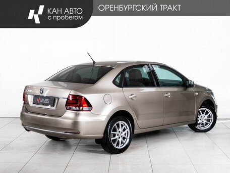 2016 Volkswagen Polo V Рестайлинг, бежевый, 899000 рублей, вид 3