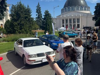 1992 Toyota Crown IX (S140), белый, 800000 рублей, вид 4