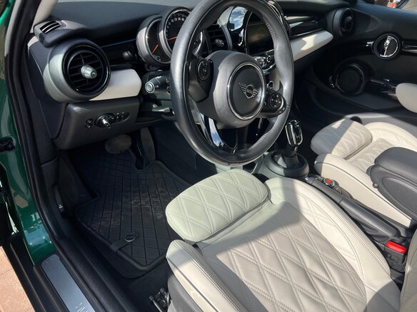 2019 Mini Hatch Cooper III (F55/F56) Рестайлинг, зелёный - вид 5