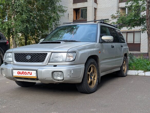 1998 Subaru Forester I, белый, 249999 рублей