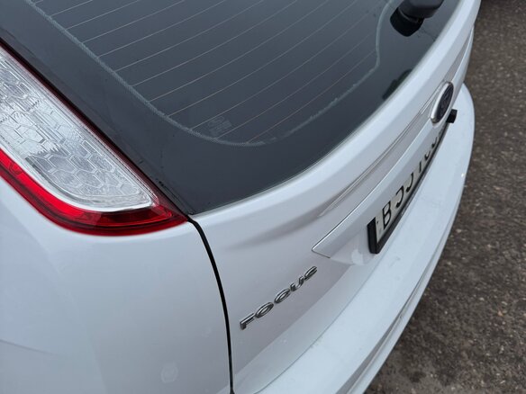 2011 Ford Focus II Рестайлинг, белый, 860000 рублей - вид 5
