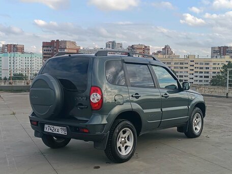 2018 Chevrolet Niva I Рестайлинг, серый, 740000 рублей, вид 5