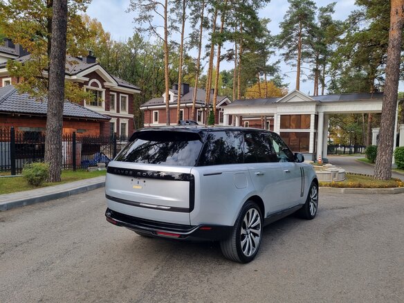2024 Land Rover Range Rover P400 MHEV V, серебристый, 17200000 рублей - вид 6