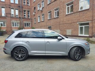 2022 Audi Q7 45 TFSI II (4M) Рестайлинг, серый, 5700000 рублей, вид 4