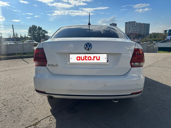 2018 Volkswagen Polo V Рестайлинг, белый, 930000 рублей - вид 9