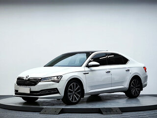 2023 Skoda Superb III Рестайлинг, белый, 1920700 рублей, вид 1