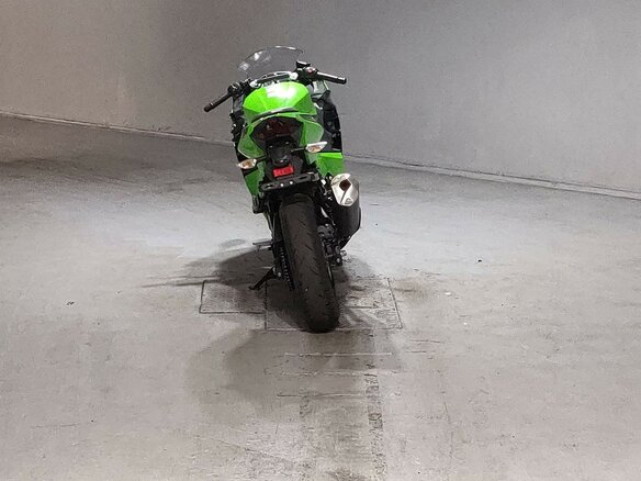 2020 Kawasaki Ninja 400, зелёный, 699000 рублей - вид 3