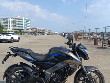 2024 Bajaj Pulsar NS 200, серый, 250000 рублей, вид 3