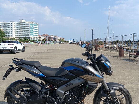 2024 Bajaj Pulsar NS 200, серый, 250000 рублей - вид 2