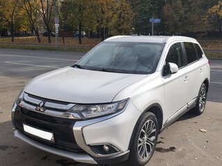 2018 Mitsubishi Outlander III Рестайлинг 2, белый, 1900000 рублей, вид 1