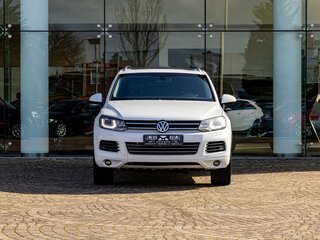 2014 Volkswagen Touareg II, белый, 2215000 рублей, вид 2