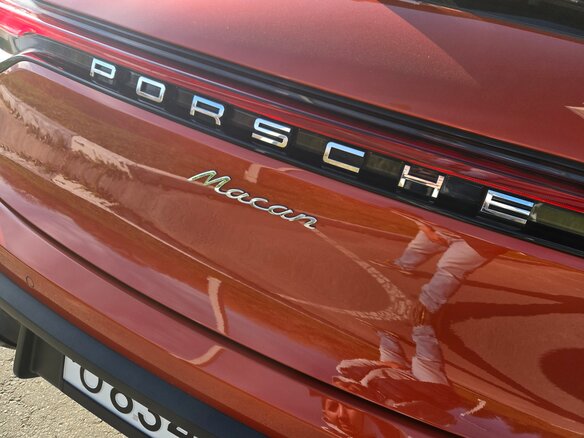 2022 Porsche Macan I Рестайлинг 2, оранжевый, 5995000 рублей - вид 3