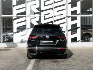 2018 Volkswagen Tiguan II, чёрный, 2730000 рублей, вид 4