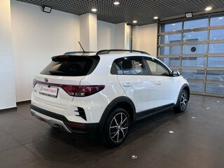 2021 Kia Rio X IV Рестайлинг, белый, 1999000 рублей, вид 3