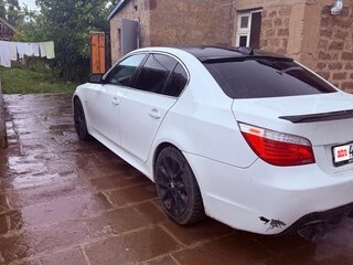 2009 BMW 5 серии 528i V (E60/E61) Рестайлинг, белый, 1350000 рублей, вид 3