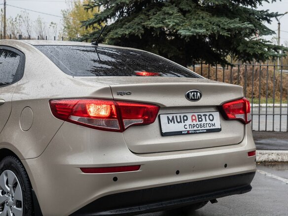 2015 Kia Rio III Рестайлинг, бежевый - вид 10