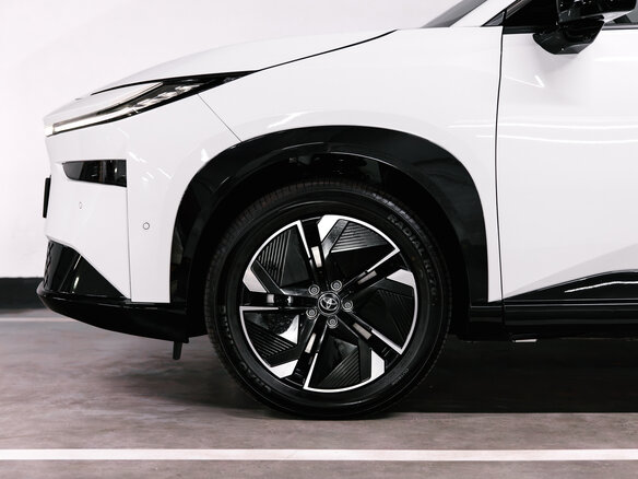 2026 Toyota bZ3X 58.3 kWh, белый, 2933000 рублей - вид 9