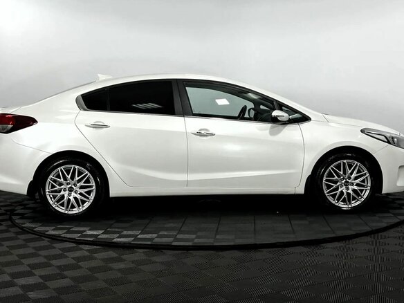 2019 Kia Cerato III Рестайлинг (Classic), белый, 1800000 рублей - вид 4